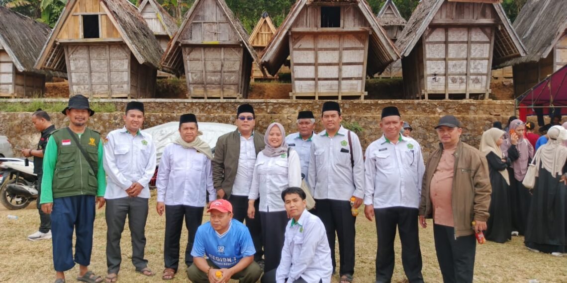KUA Warungkiara Salurkan Donasi bagi Korban Kebakaran Kasepuhan Cipta Mulya