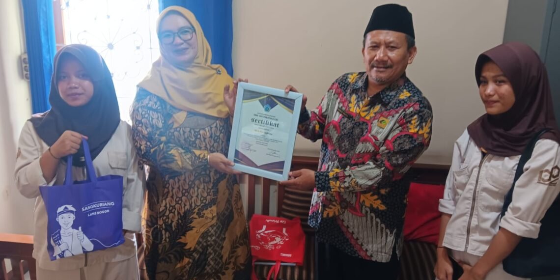 KUA Parungkuda Lepas Peserta PPL SMK Informatika CBI Setelah Tiga Bulan Menjalani PPL