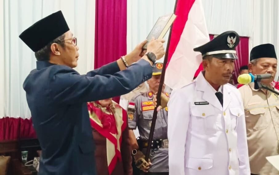 Kepala KUA Sukaraja Menjadi Rohaniawan pada Pelantikan Kepala Desa Pasirhalang