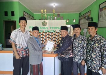 Penyerahan SK Majelis Taklim Nuril Anwar, KUA Cibitung Perkuat Legalitas Pembinaan Keagamaan Masyarakat