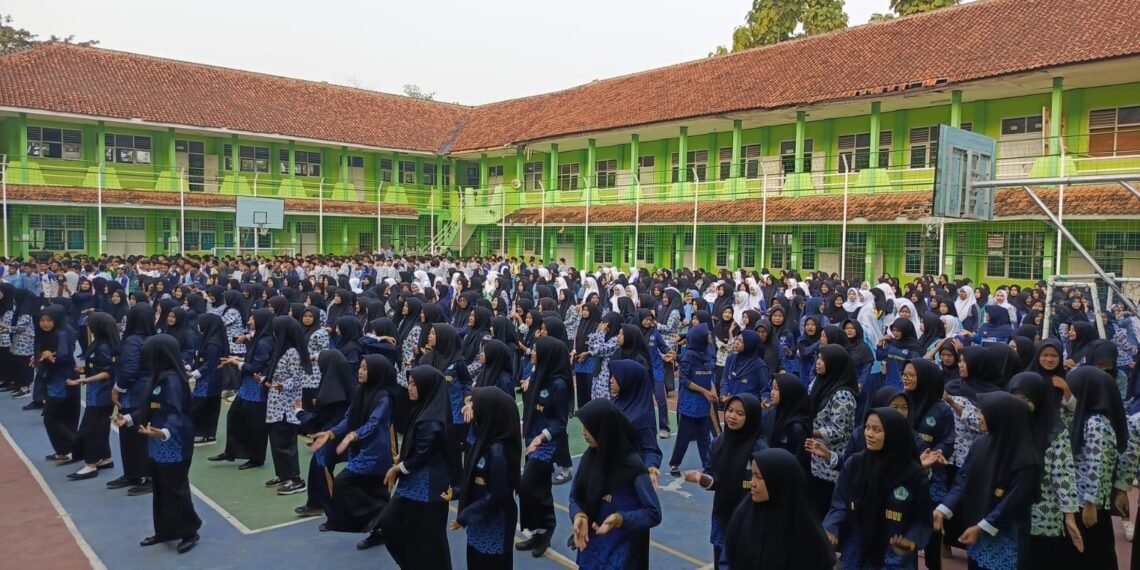 Senam Anak Indonesia Hebat Bangkitkan Semangat Pagi Siswa MAN 2 Sukabumi