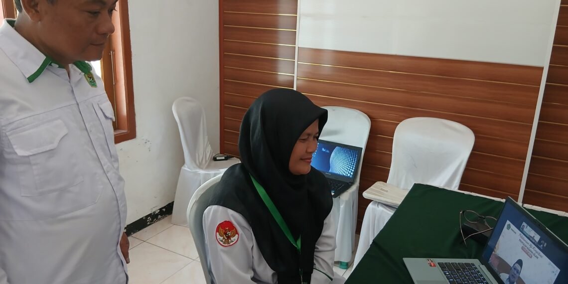 Penyuluh Agama Islam KUA Kadudampit Ikuti Uji Kompetensi Wawancara Secara Daring