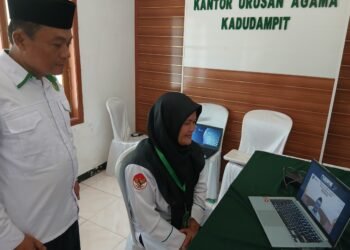 Penyuluh Agama Islam KUA Kadudampit Ikuti Uji Kompetensi Wawancara Secara Daring