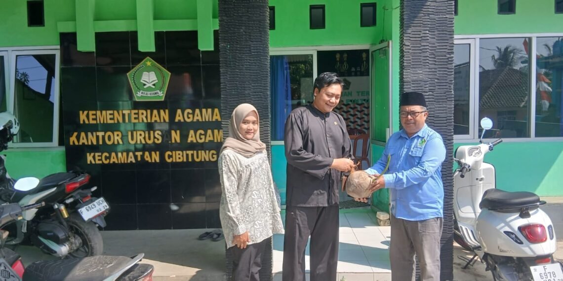 KUA Cibitung Gelar Bimbingan Perkawinan Mandiri, Calon Pengantin Ikuti Wakaf Pohon