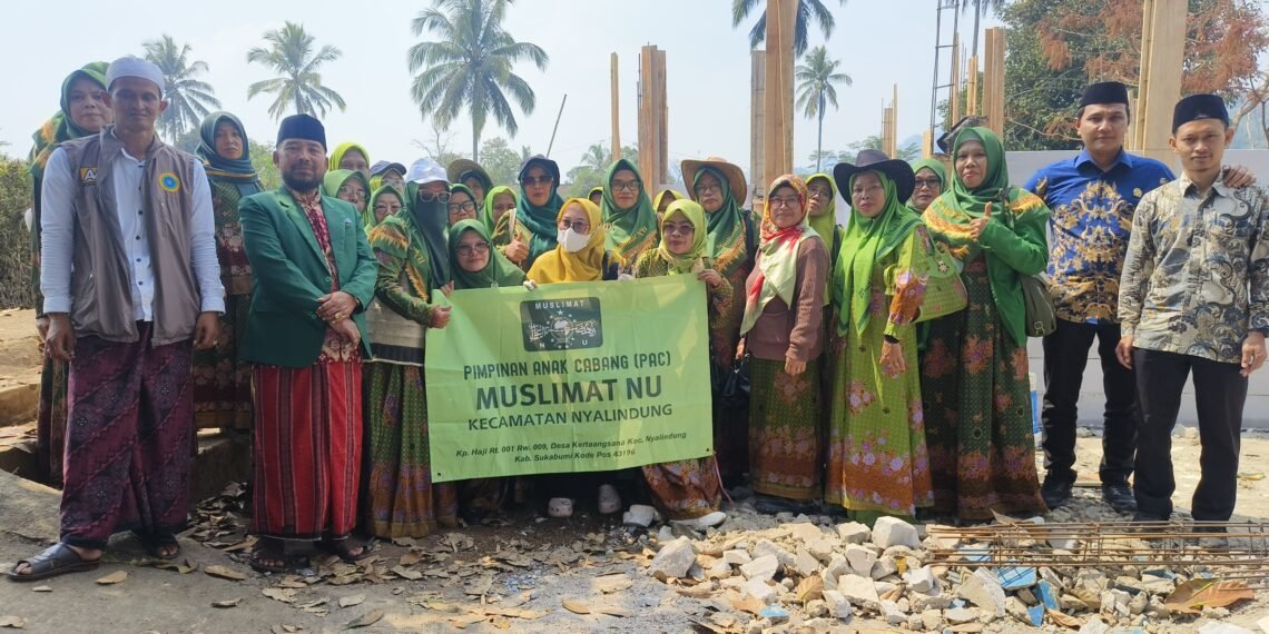 Penyuluh KUA Nyalindung Salurkan Santunan bagi Korban Kebakaran Bersama MWCNU dan Muslimat NU