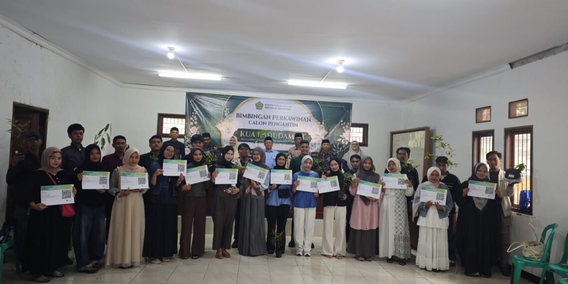 KUA Kadudampit Bekali Calon Pengantin melalui Bimbingan Perkawinan dan Aksi Peduli Lingkungan