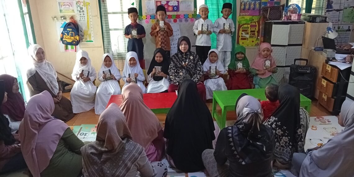 Penyuluh KUA Gegerbitung Bimbing Anak Usia Dini dan Orang Tua tentang Pola Asuh serta Gerakan Pemberantasan Buta Huruf Al-Qur’an
