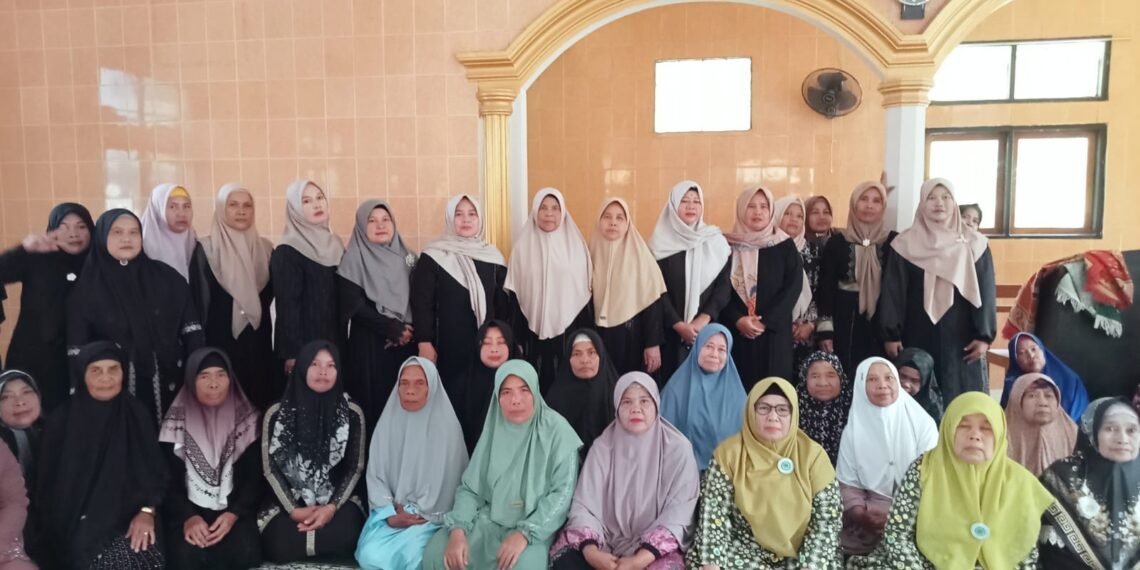 Penyuluh Agama Islam KUA Ciemas Berikan Penyuluhan Keluarga Sakinah kepada MTM Desa Tamanjaya
