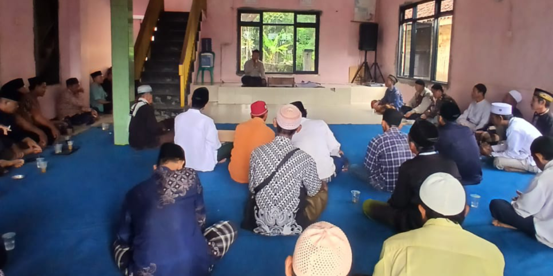 Melalui Pengajian Syahriyahan, Penyuluh Agama KUA Ciemas Edukasi Masyarakat tentang Gerakan Indonesia Berkiblat