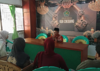 Penghulu KUA Cikidang Sosialisasikan Gerakan Nasional Indonesia Berkiblat 1448K kepada Calon Pengantin
