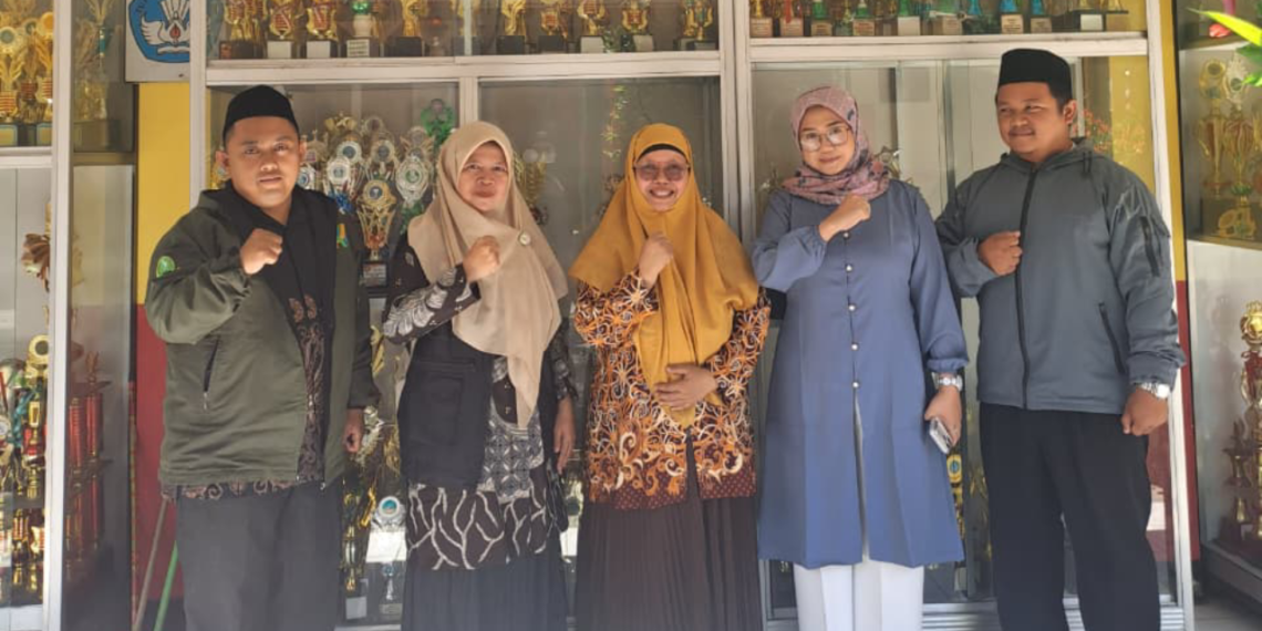 KUA Cisaat Perkuat Sosialisasi Gerakan Nasional Indonesia Berkiblat di SDN Cisaat