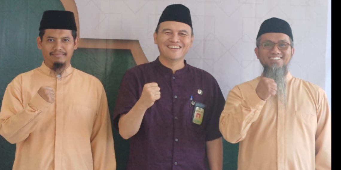 KUA Cisaat Sosialisasikan Gerakan Nasional Indonesia Berkiblat di Pondok Pesantren Al-Ma’tuq