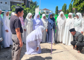 KUA Cisaat Gelar Simulasi Gerakan Nasional Indonesia Berkiblat Bersama MTM dan Majelis Taklim IPHI Kabupaten Sukabumi