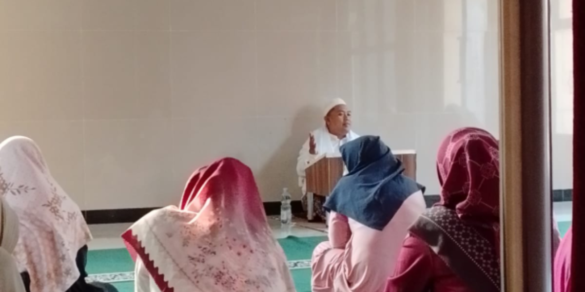 Penyuluh Agama Islam KUA Cisaat Sosialisasikan Indonesia Berkiblat pada Majelis Taklim Annurdin