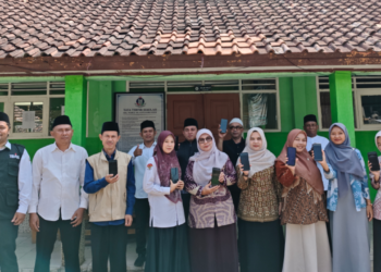 KUA Kalibunder Dampingi Dewan Guru MTs Nurul Islam Buat Akun Indonesia Berkiblat
