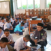 Penyuluh KUA Sukalarang Sosialisasikan Rashdul Kiblat kepada Peserta MPLS SMKN Sukalarang