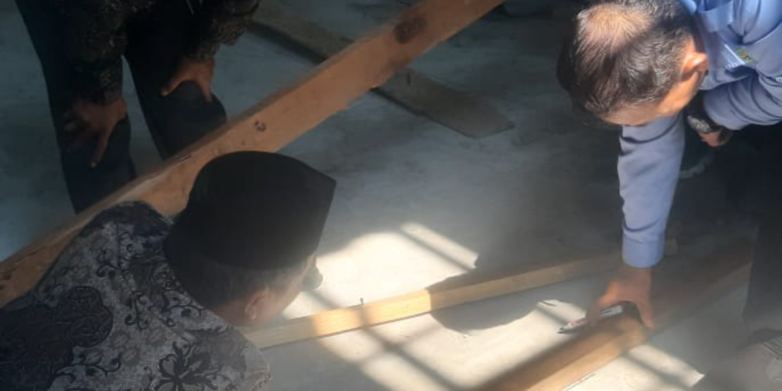 Tim Kalibrasi KUA Cibadak Pastikan Arah Kiblat Masjid Al Ikhlas MAN 1 Sukabumi Telah Sesuai