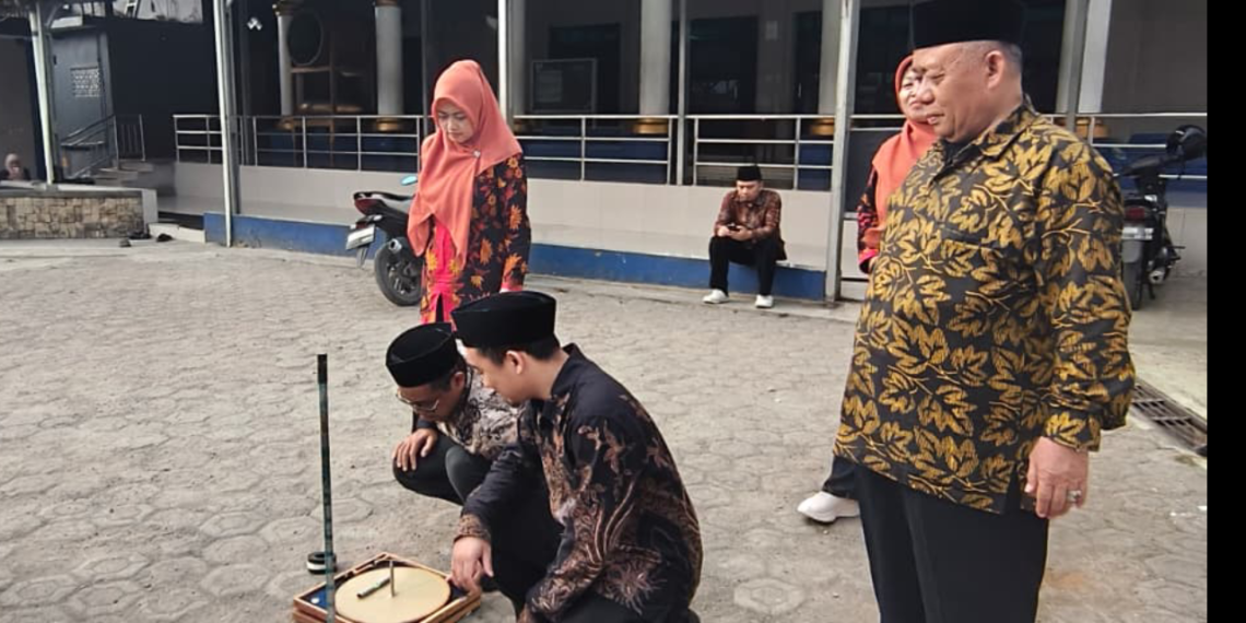 KUA Cibadak Pastikan Arah Kiblat Masjid Besar Assalam Telah Sesuai, Edukasi Masyarakat Manfaatkan Momentum Rashdul Kiblat