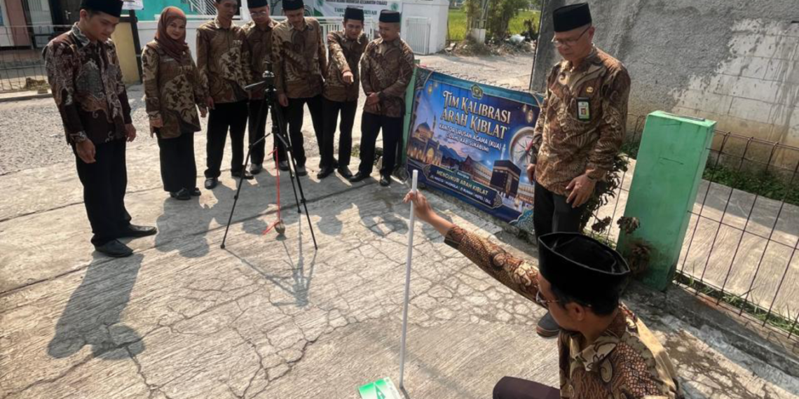 Kepala KUA Cidahu Bersama Pegawai Gelar Pengamatan Istiwa A’zhom dalam Program Indonesia Berkiblat