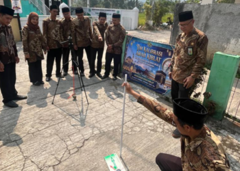 Kepala KUA Cidahu Bersama Pegawai Gelar Pengamatan Istiwa A’zhom dalam Program Indonesia Berkiblat