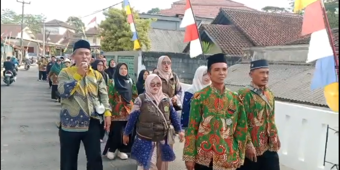 KUA Ciracap dan Kafilah Kecamatan Ciracap Tunjukkan Kekompakan di Pawai Taaruf PORSADIN VIII