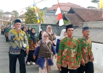 KUA Ciracap dan Kafilah Kecamatan Ciracap Tunjukkan Kekompakan di Pawai Taaruf PORSADIN VIII