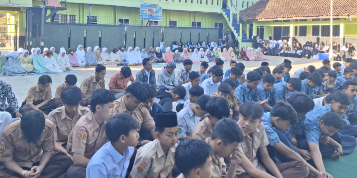 KUA Lengkong Perkuat Program BRUS melalui Pendampingan Pembiasaan Salat Duha di MTs Assobandiyah