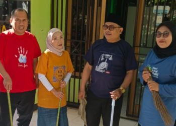 GEMAH ASRI Jadi Rutinitas Jumat, KUA Lengkong Perkuat Budaya Kerja Bersih dan Peduli Lingkungan