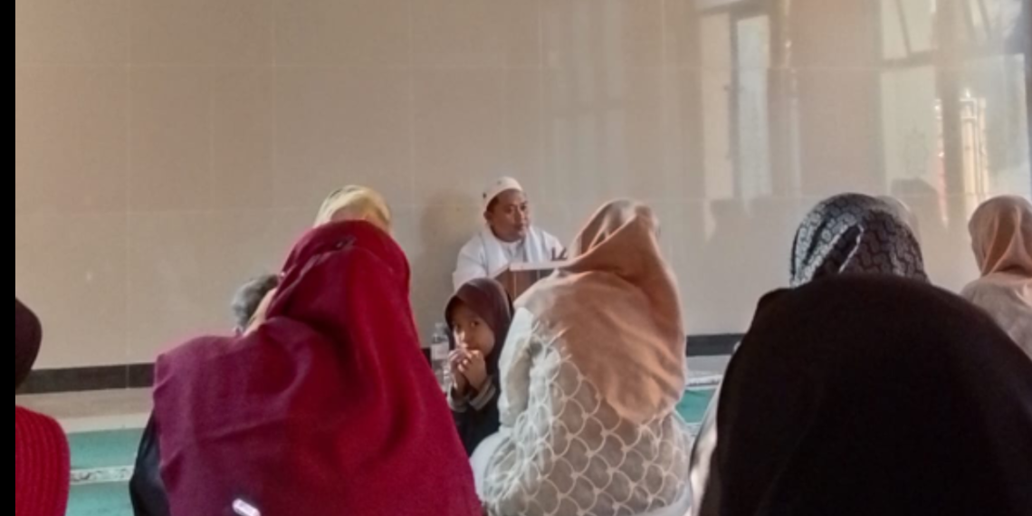 Penyuluh Agama Islam KUA Cisaat Sampaikan Kajian Fikih Thaharah pada Pengajian MT Annurdin