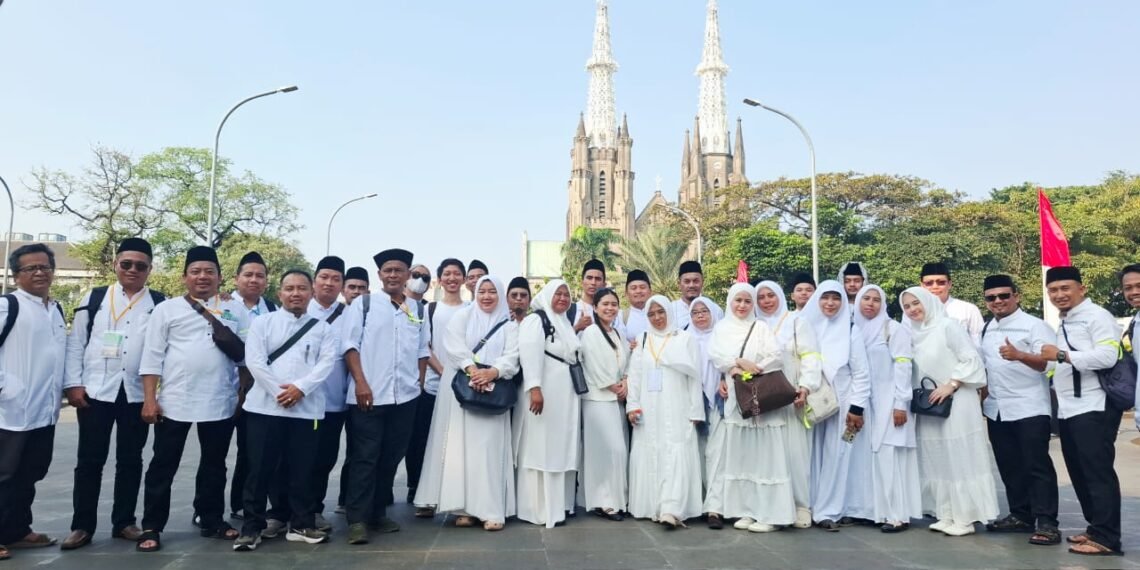 Rombongan Bus 1 Kemenag Kabupaten Sukabumi Tiba di Monas, Siap Ikuti Zikir dan Doa Kebangsaan