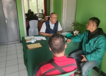 Kepala KUA Cicantayan Berikan Konsultasi Administrasi Pernikahan kepada Masyarakat