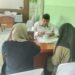 Penghulu KUA Cicantayan Perkuat Tertib Administrasi melalui Pemeriksaan Berkas Calon Pengantin
