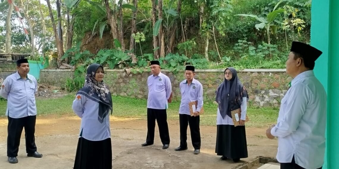 KUA Kadudampit Gelar Apel Pagi, Perkuat Disiplin dan Komitmen Pelayanan