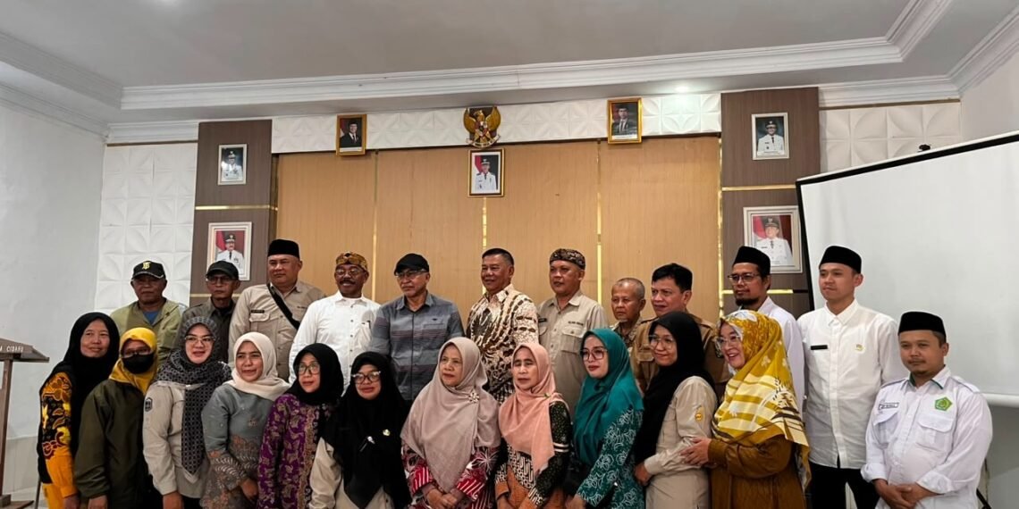 KUA Cidahu Terima Kunjungan Mahasiswa Universitas Madani Nusantara, Koordinasikan Kalibrasi Arah Kiblat dan Gerakan Bersih Masjid