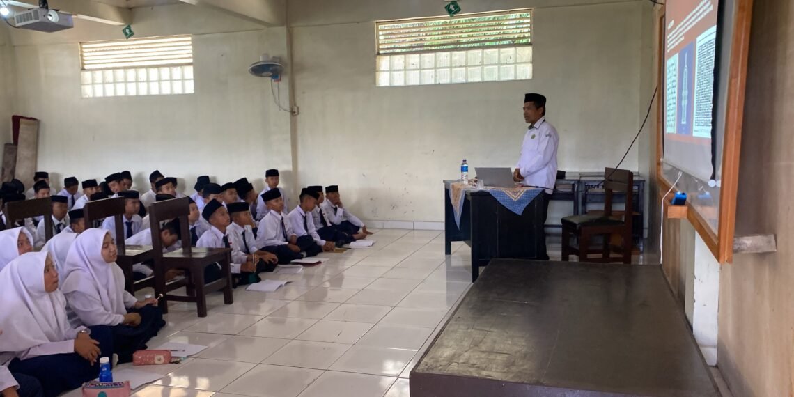 Penyuluh KUA Cibadak Berikan Pembinaan BTQ dan Kaligrafi di Pondok Pesantren Raudhatunnur