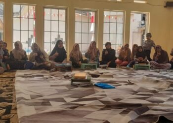Penyuluh KUA Sukalarang Perkuat Pemahaman Al-Qur’an dan Ketahanan Keluarga di Majelis Taklim Komite RA Al Idris
