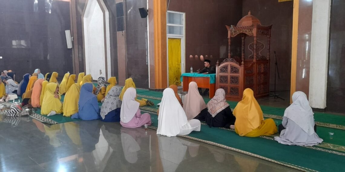 Penyuluh KUA Cikembar Gelar Bimluh di MT Wihdatul Ummah, Ajak Jamaah Maknai Hakikat Kemerdekaan