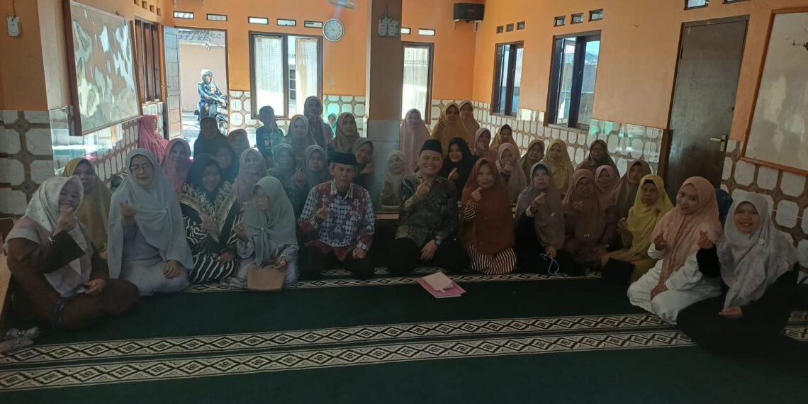 Penyuluh KUA Cisaat Sosialisasikan Kalibrasi Arah Kiblat di Majelis Taklim Ta’limul Quran