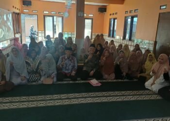 Penyuluh KUA Cisaat Sosialisasikan Kalibrasi Arah Kiblat di Majelis Taklim Ta’limul Quran