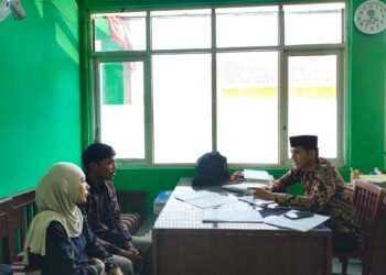 Penghulu KUA Nagrak Pastikan Keabsahan Berkas Calon Pengantin melalui Pemeriksaan Administrasi