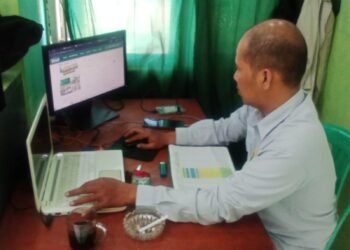 Dukung Gerakan Bersih Bersih Masjid, Penyuluh Agama KUA Waluran Lakukan Pendaftaran GEBER MASJID di SIMAS