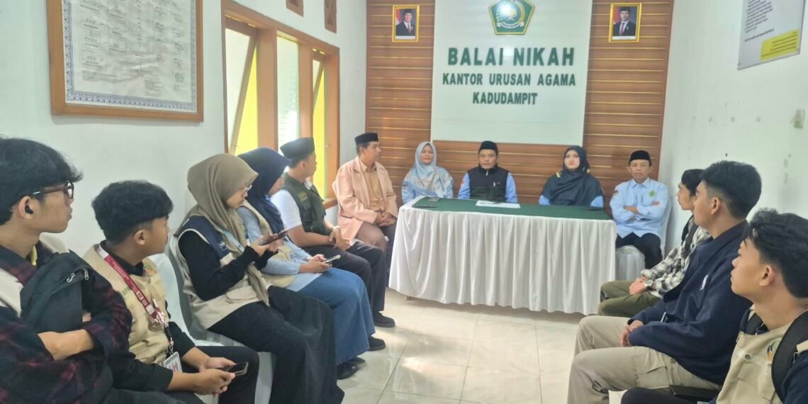 KUA Kadudampit dan Mahasiswa KKN UMN Perkuat Sinergi Sukseskan Program GEBER MASJID