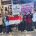Sambut HUT RI Ke-81, KUA Kadudampit Bagikan Bendera Merah Putih kepada Pelaku UMKM