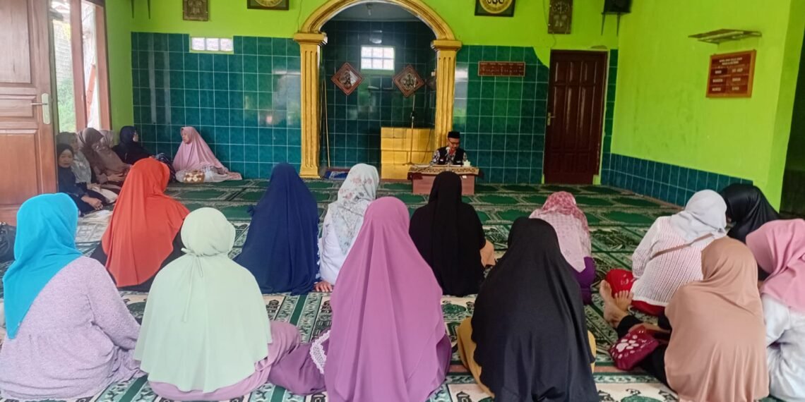 Penyuluh Agama KUA Sukaraja Ajak Jamaah Hindari Tiga Dosa Perusak Iman