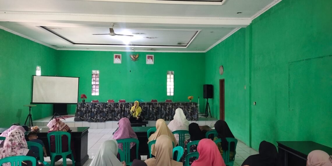 Penyuluh Agama KUA Gegerbitung Ajak Jamaah Tanamkan Karakter Anak Indonesia Hebat pada Pengajian Rutin di Desa Buniwangi