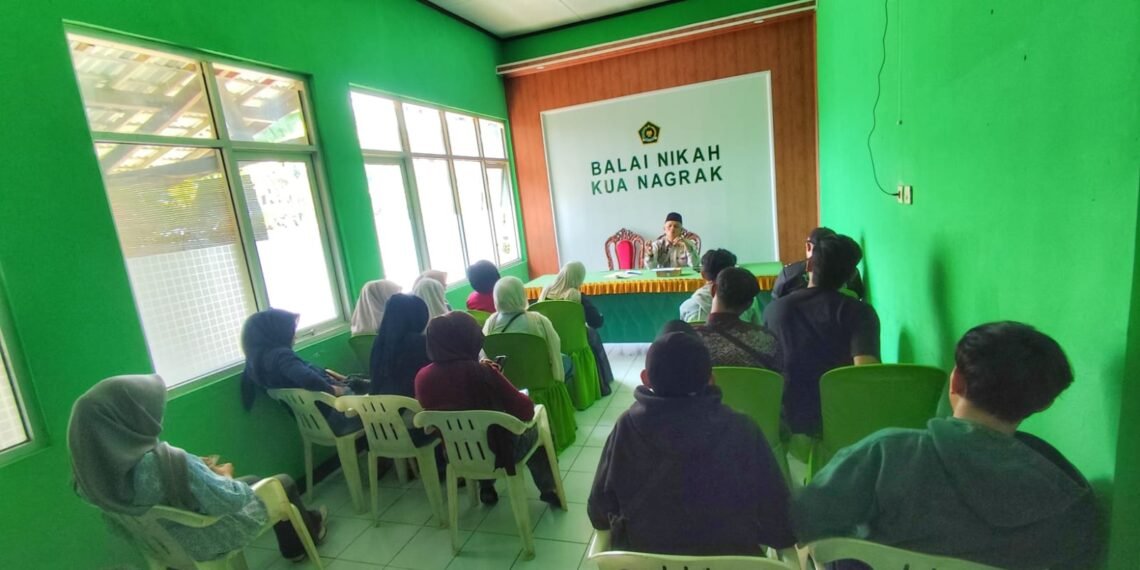 Penyuluh Agama KUA Nagrak Bekali Calon Pengantin dengan Materi Pondasi Keluarga Sakinah