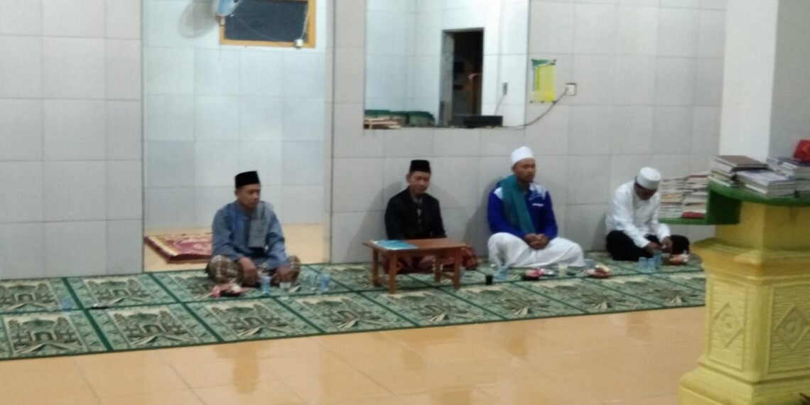 Penyuluh Agama Islam KUA Ciracap Sampaikan Bimbingan Peningkatan Kualitas Ibadah di Masjid Al Hikmah Ujunggenteng