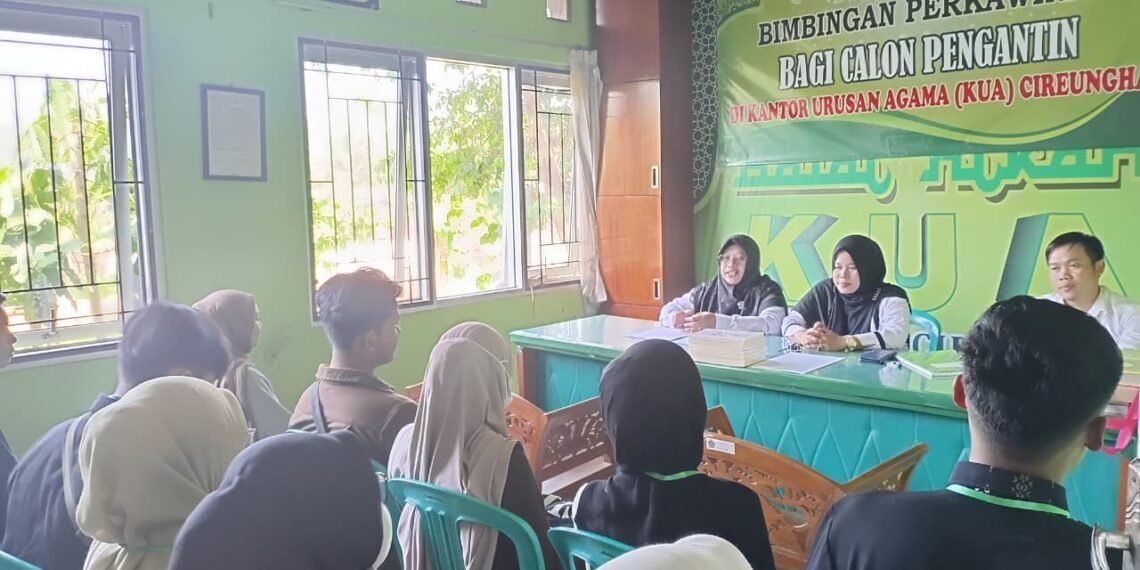 Perkuat Ketahanan Keluarga, KUA Cireunghas Bekali Calon Pengantin melalui Bimbingan Perkawinan
