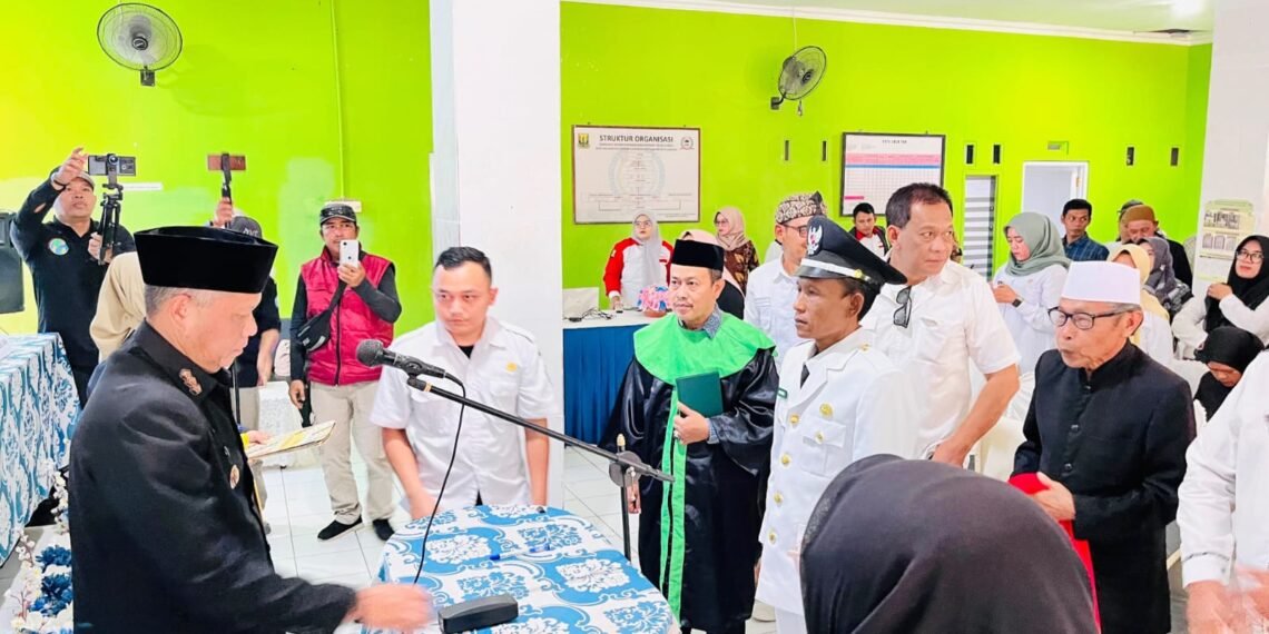 Perkuat Sinergi Pemerintahan, Kepala KUA Gunungguruh Jadi Rohaniawan Pelantikan PAW Kepala Desa Cikujang