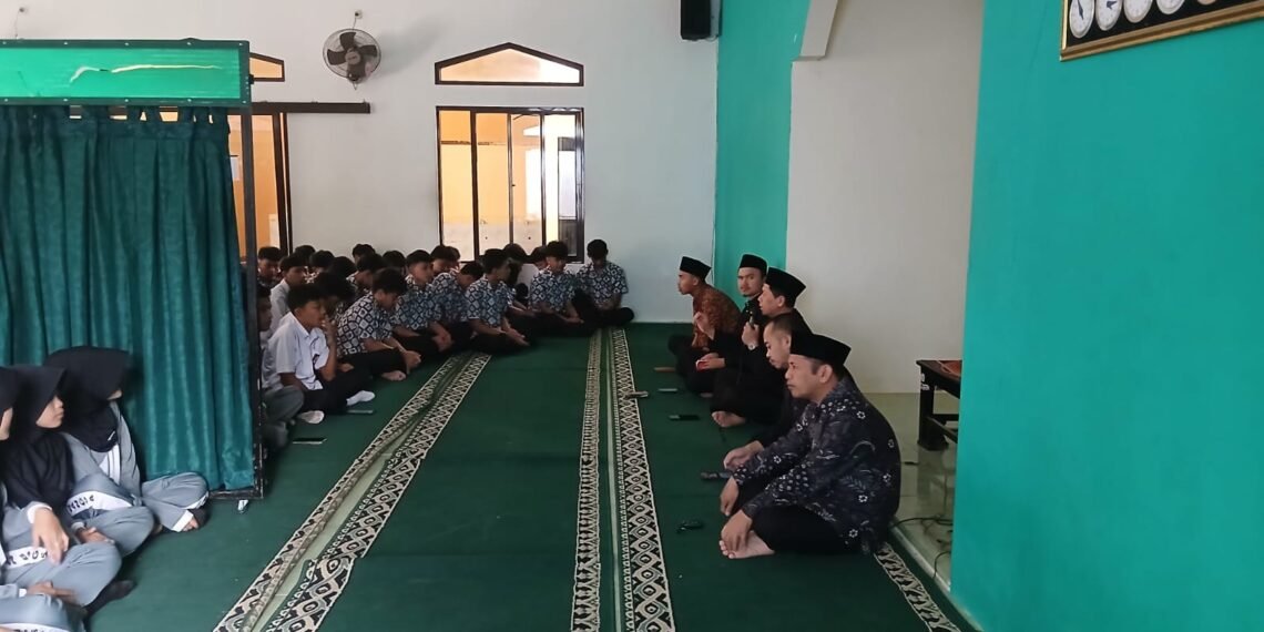 KUA Lengkong Dampingi Pembiasaan Yasinan di SMK Harapan Bangsa